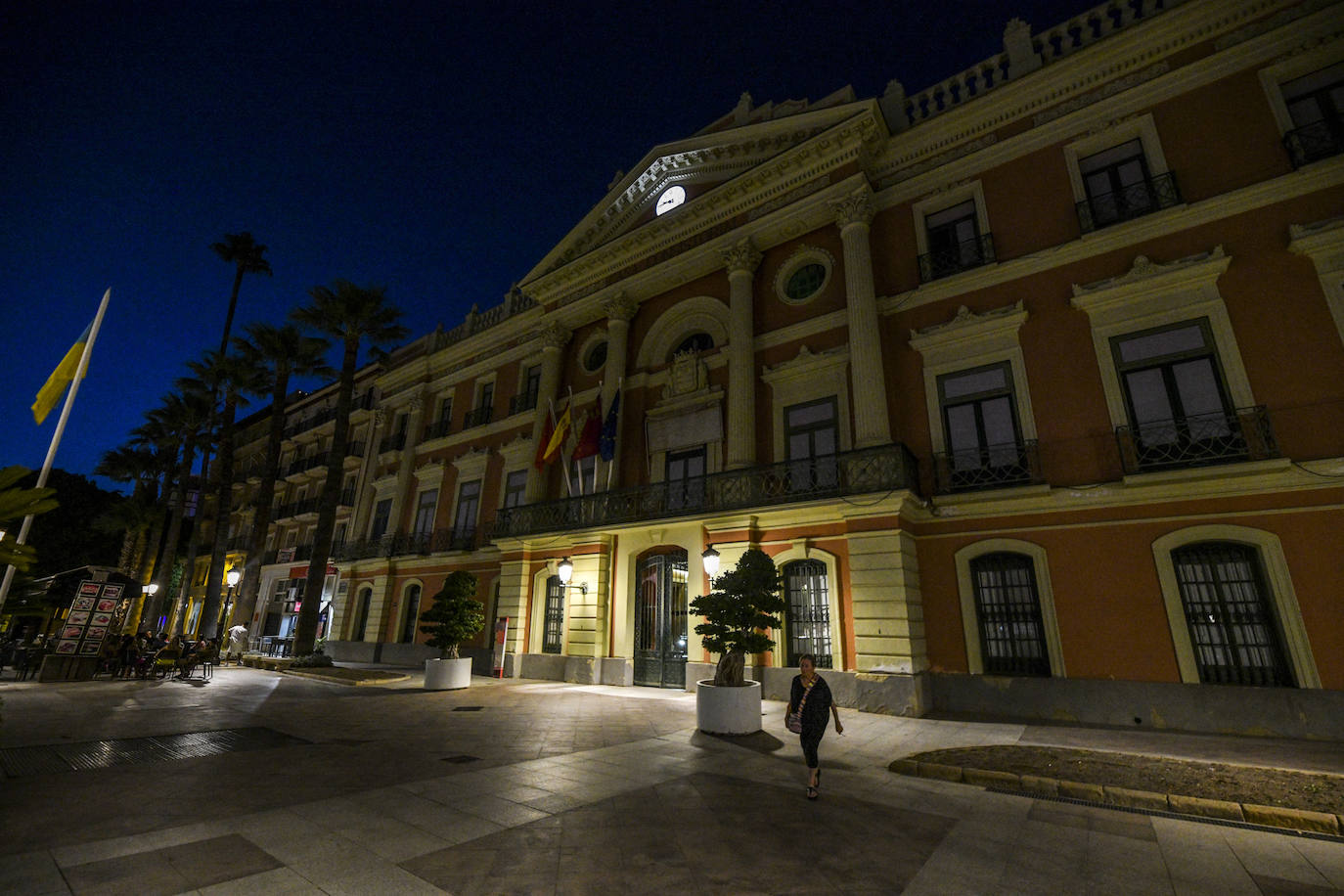 Fotos: Menos luces en Murcia en el primer día de aplicación de la ley de ahorro energético