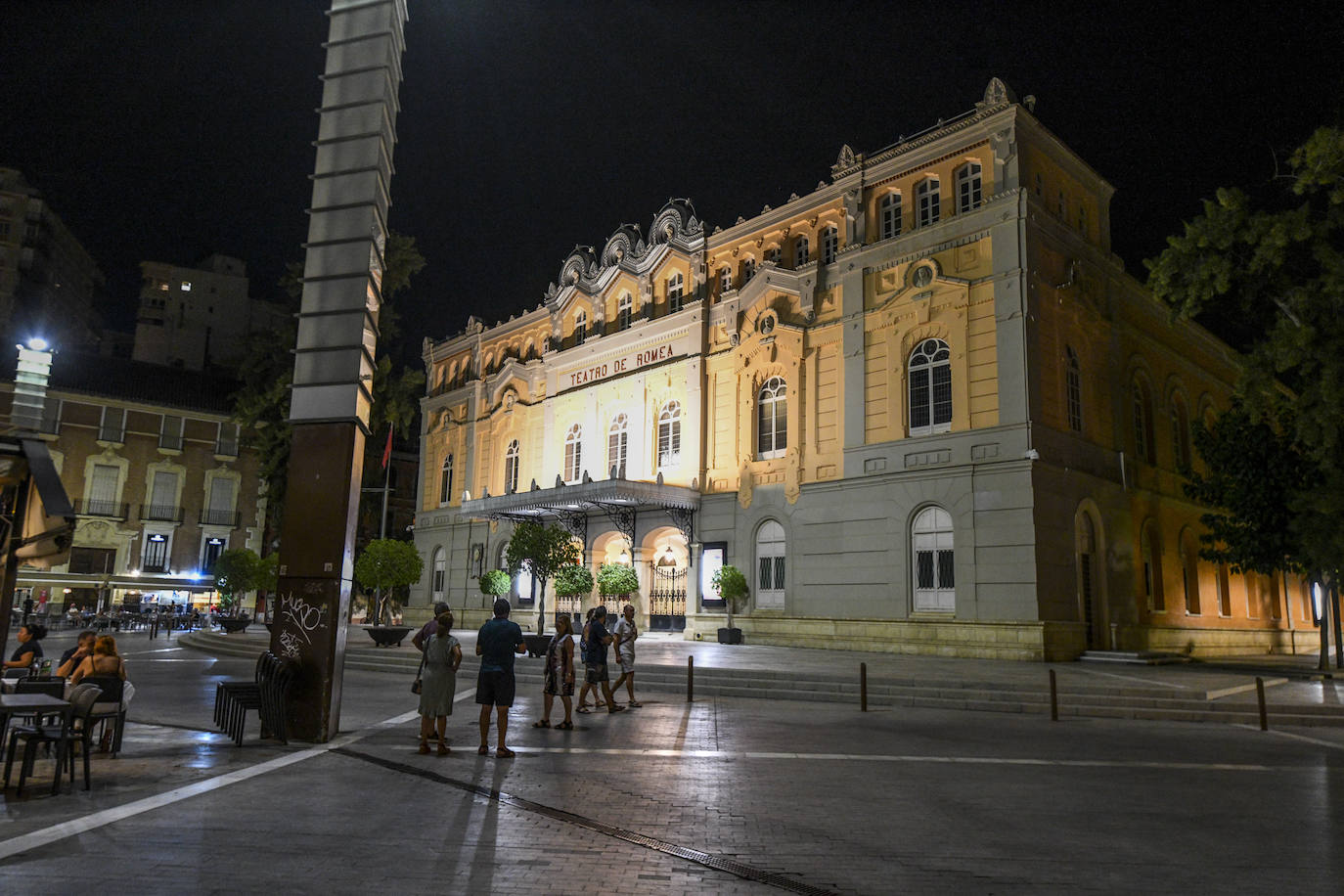 Fotos: Menos luces en Murcia en el primer día de aplicación de la ley de ahorro energético