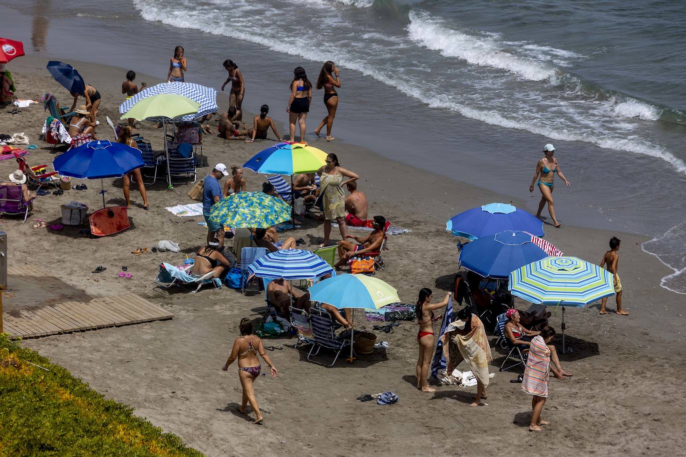 Fotos: Las playas de La Manga se llenan de turistas