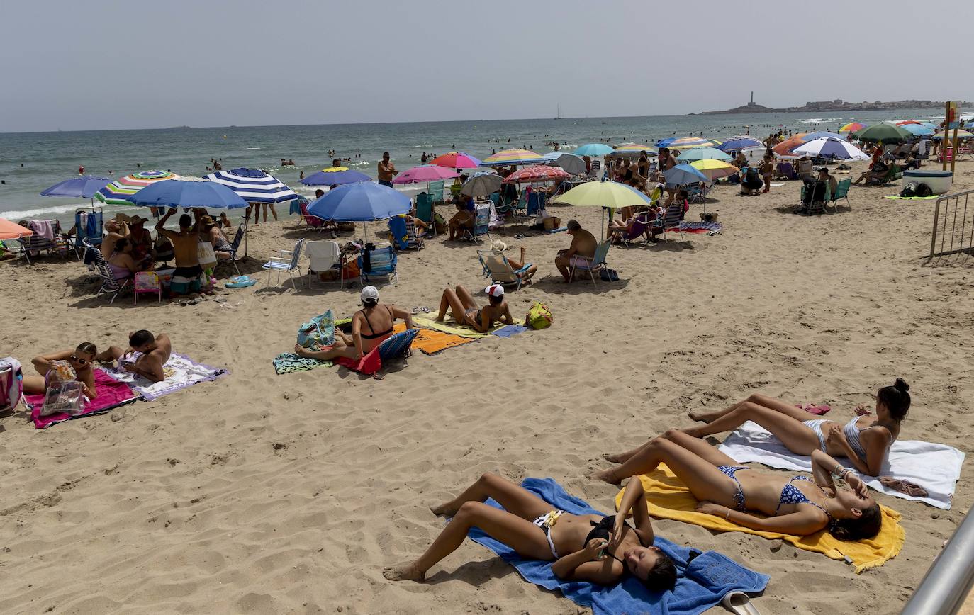 Fotos: Las playas de La Manga se llenan de turistas