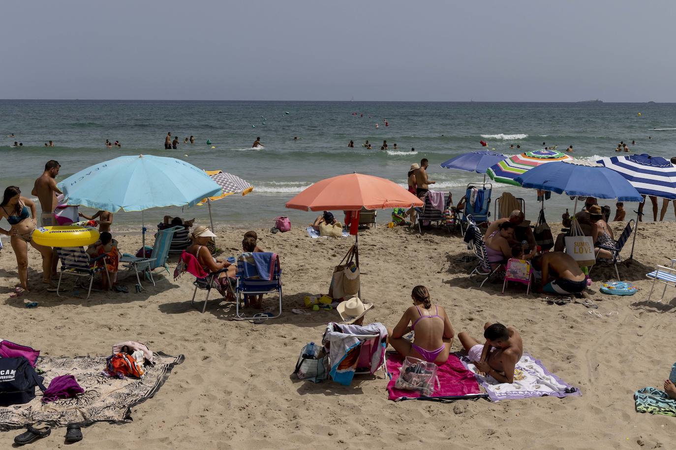 Fotos: Las playas de La Manga se llenan de turistas