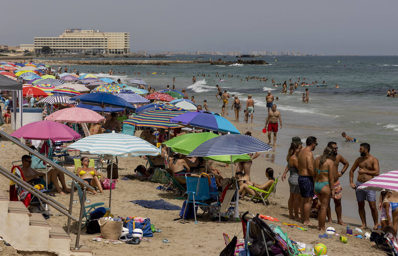 Fotos: Las playas de La Manga se llenan de turistas