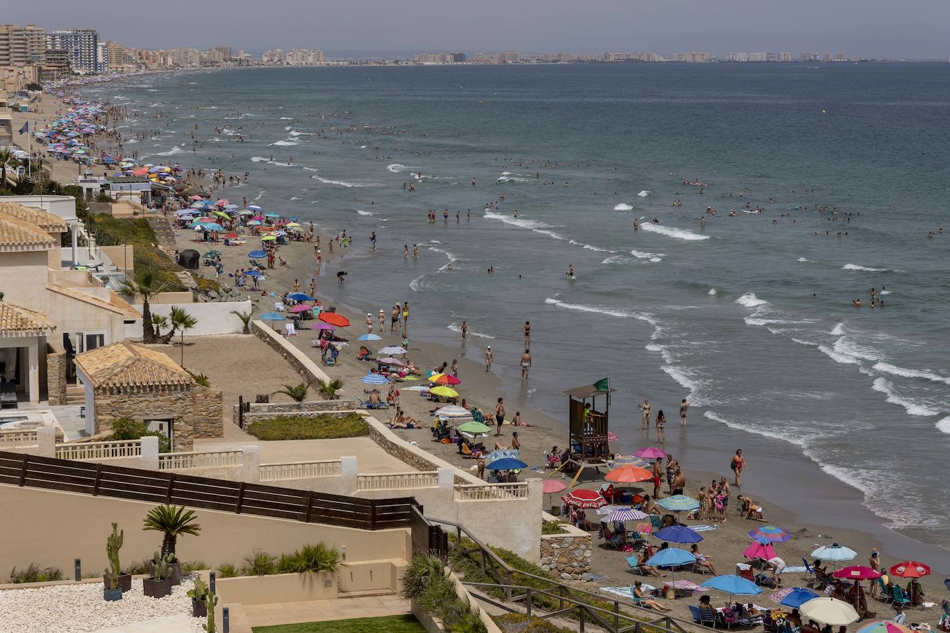 Fotos: Las playas de La Manga se llenan de turistas