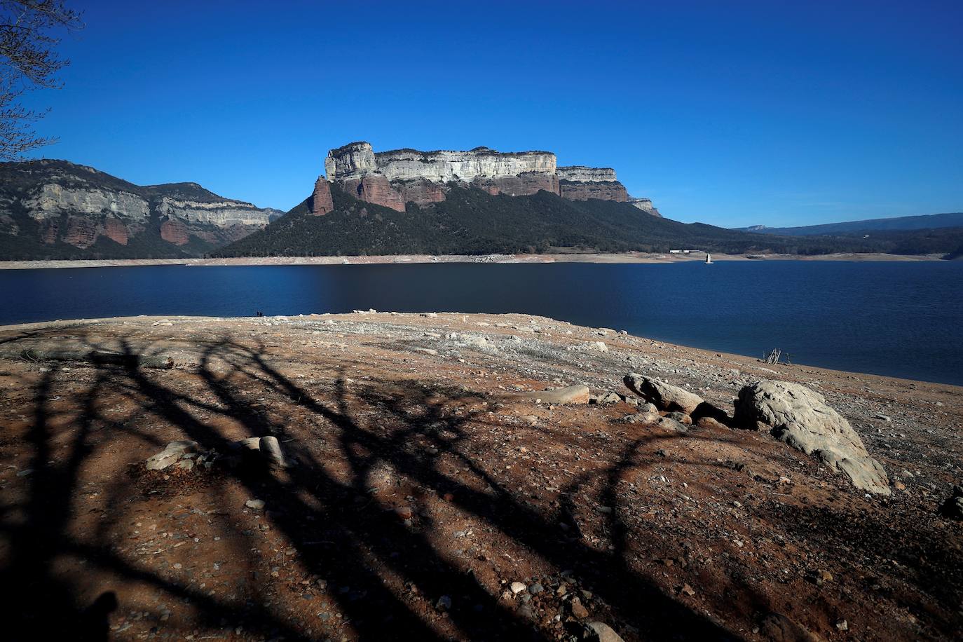 Fotos: La iglesia del pantano de Sau vuelve a dejarse ver