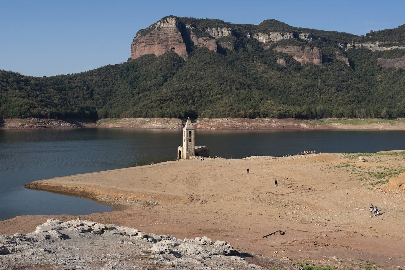 Fotos: La iglesia del pantano de Sau vuelve a dejarse ver