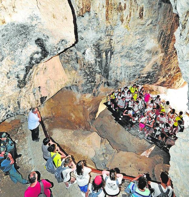 Visita guiada a la Sima de la Serreta.