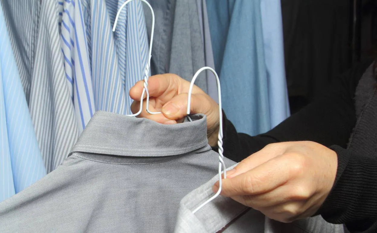 Cómo tender la ropa para no tener que planchar paso a paso