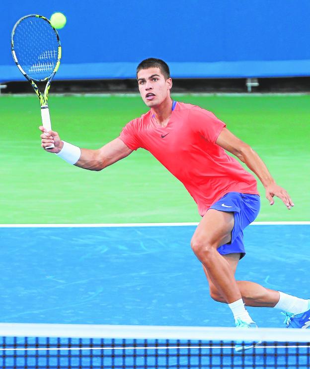 Carlos Alcaraz en el partido que disputó frente a McDonald en la primera ronda del Masters 1000 de Cincinnati. 