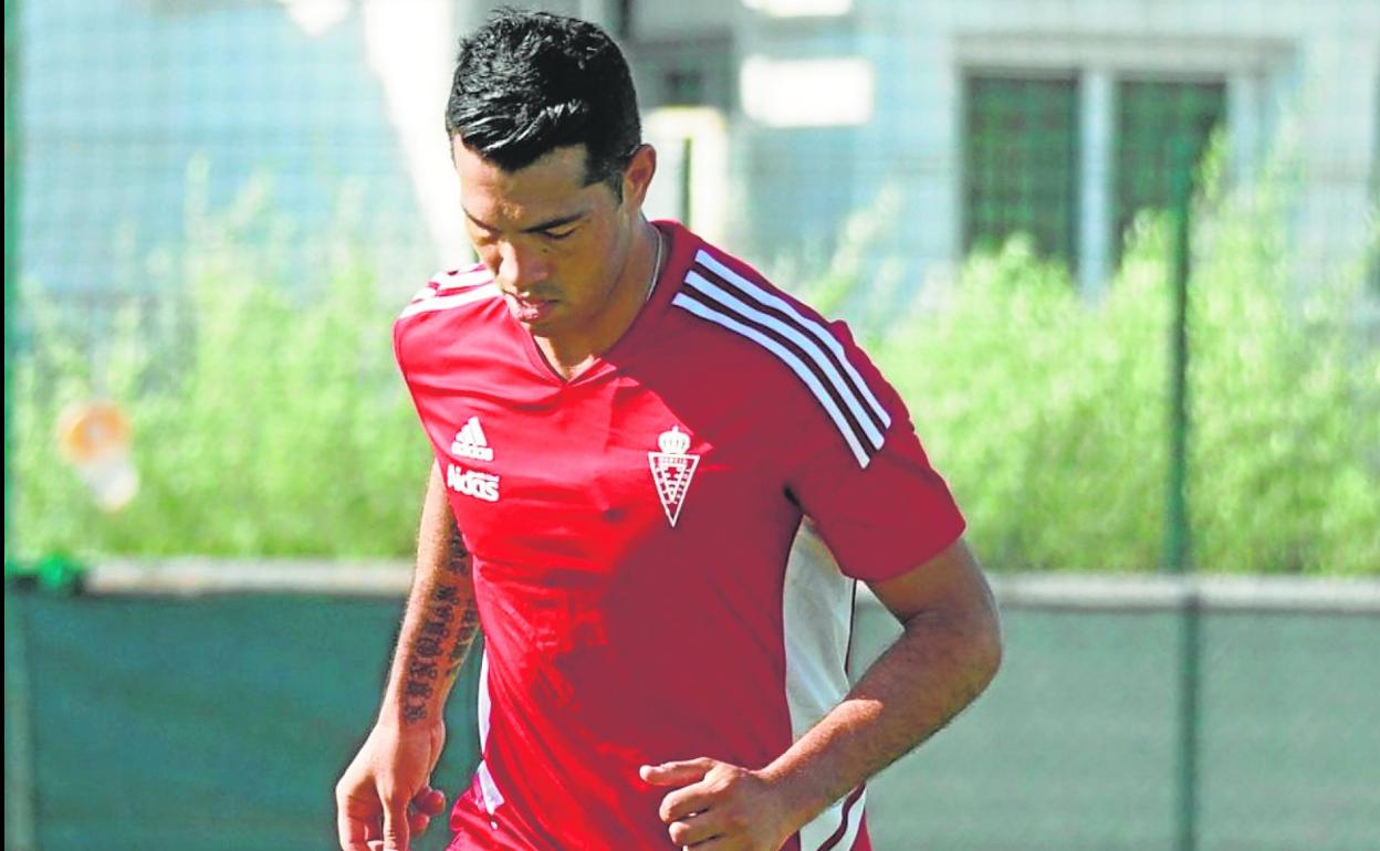 El venezolano Miku se ejercita en un entrenamiento reciente en La Torre Golf Resort. 