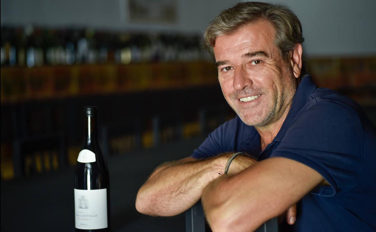 José María Vicente en su bodega, Casa Castillo.