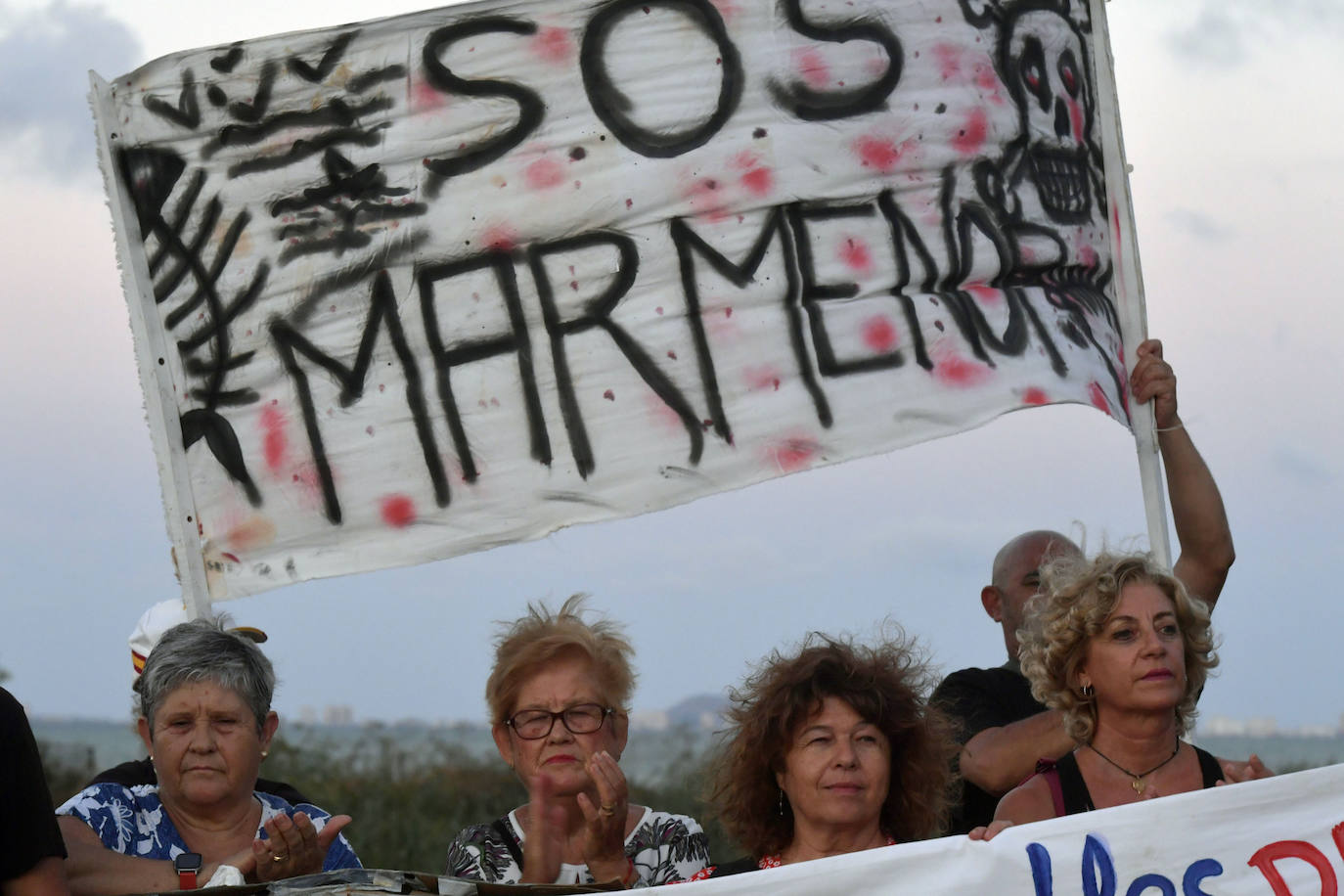 Fotos: La manifestación en la rambla del Albujón por el fin de los vertidos al Mar Menor, en imágenes