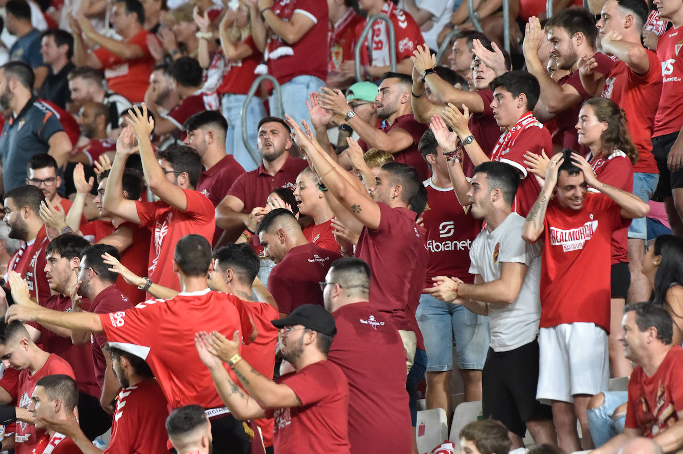 Fotos: Búscate en las gradas del Enrique Roca en el debut del Real Murcia en Primera Federación