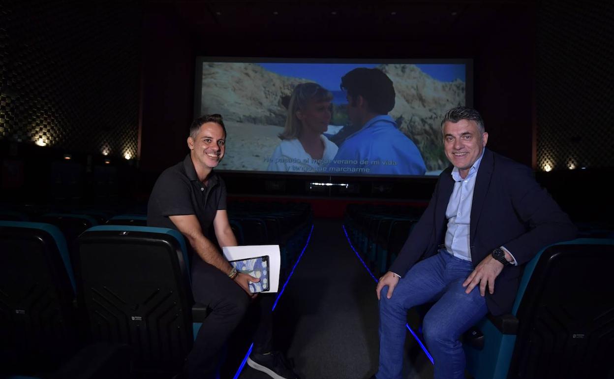 El coordinador de la Filmoteca, Ángel Cruz, y el secretario general de la Consejería de Presidencia, Turismo, Cultura y Deportes, Juan Antonio Lorca, este miércoles en la presentación de la nueva programación. 