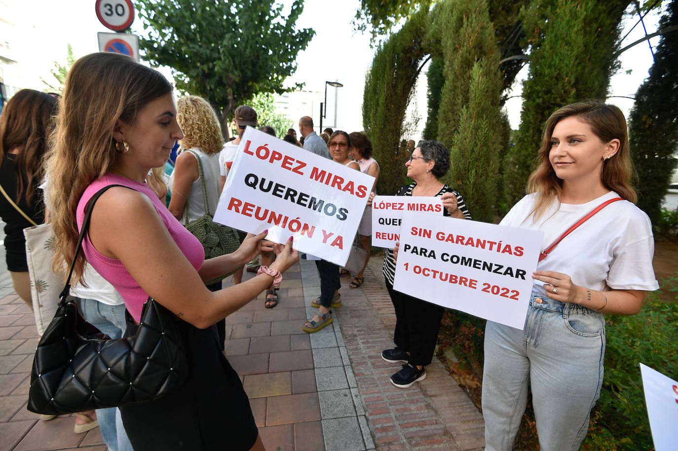 Fotos: Concentración de Miembros de la Red de Lucha contra la Pobreza y la Exclusión Social de la Región