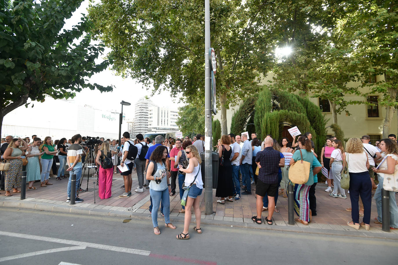 Fotos: Concentración de Miembros de la Red de Lucha contra la Pobreza y la Exclusión Social de la Región