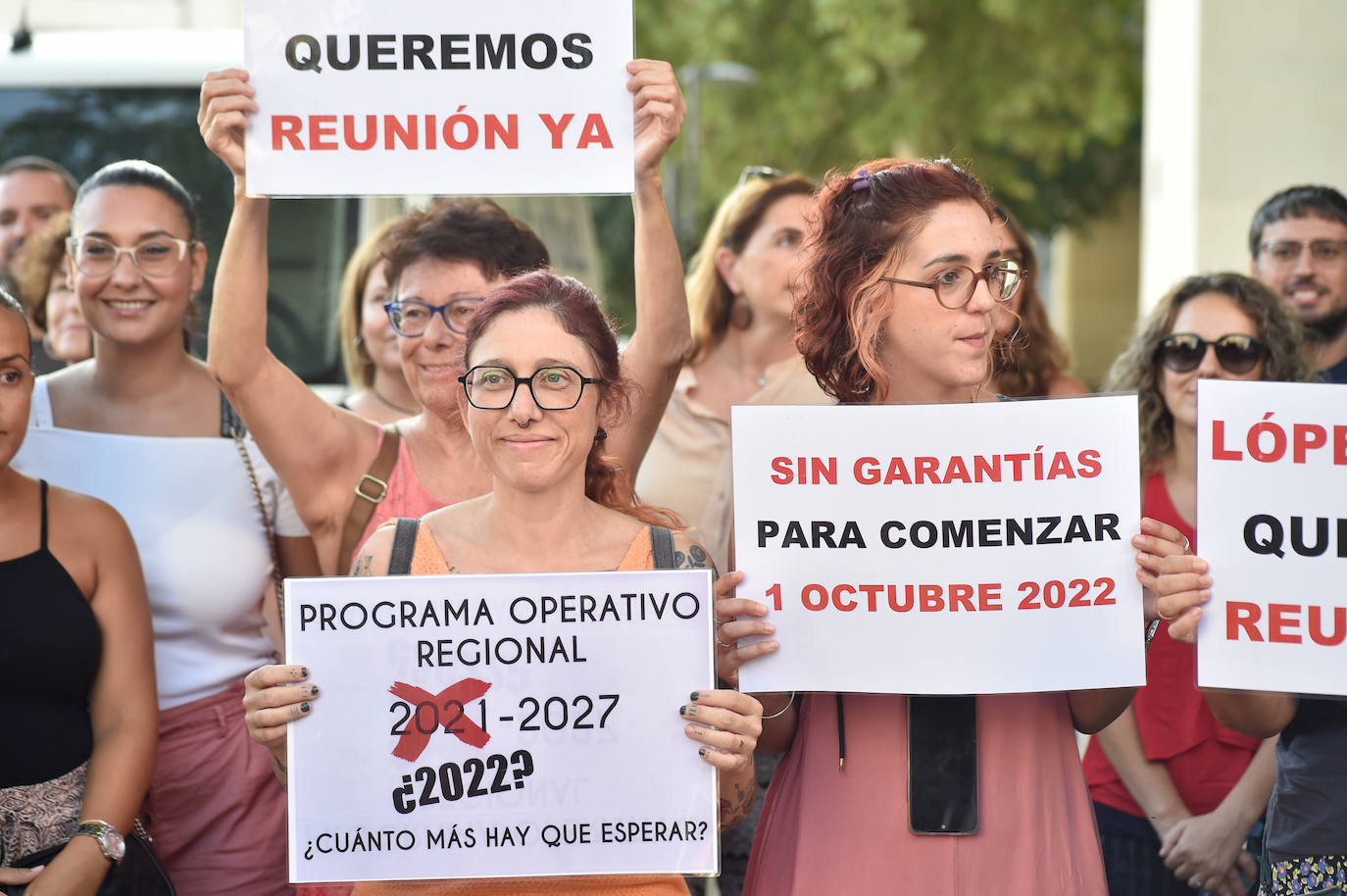 Fotos: Concentración de Miembros de la Red de Lucha contra la Pobreza y la Exclusión Social de la Región