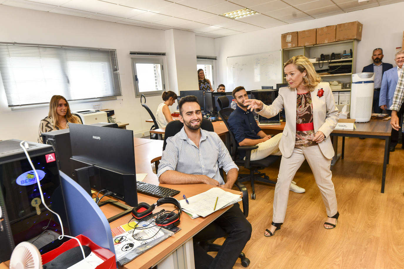 Fotos: Nadia Calviño conoce los proyectos de investigación en ciberseguridad y 5G y 6G de la UMU