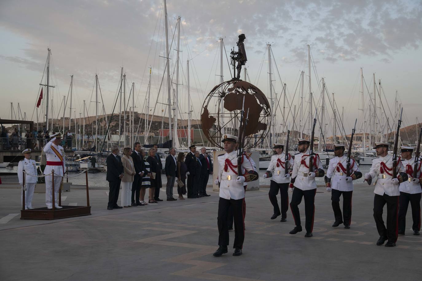 Fotos: La Armada homenajea a Juan Sebastián Elcano en Cartagena