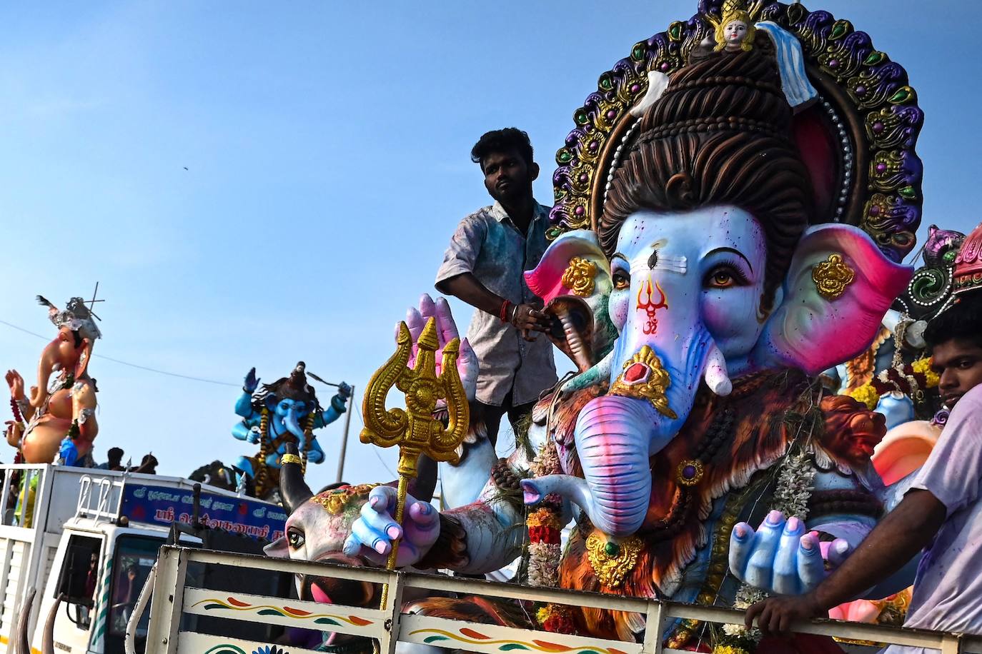 Fotos: ¡Al agua Ganesh!