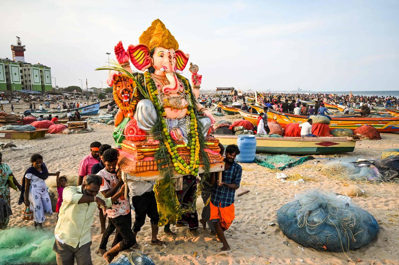 Fotos: ¡Al agua Ganesh!