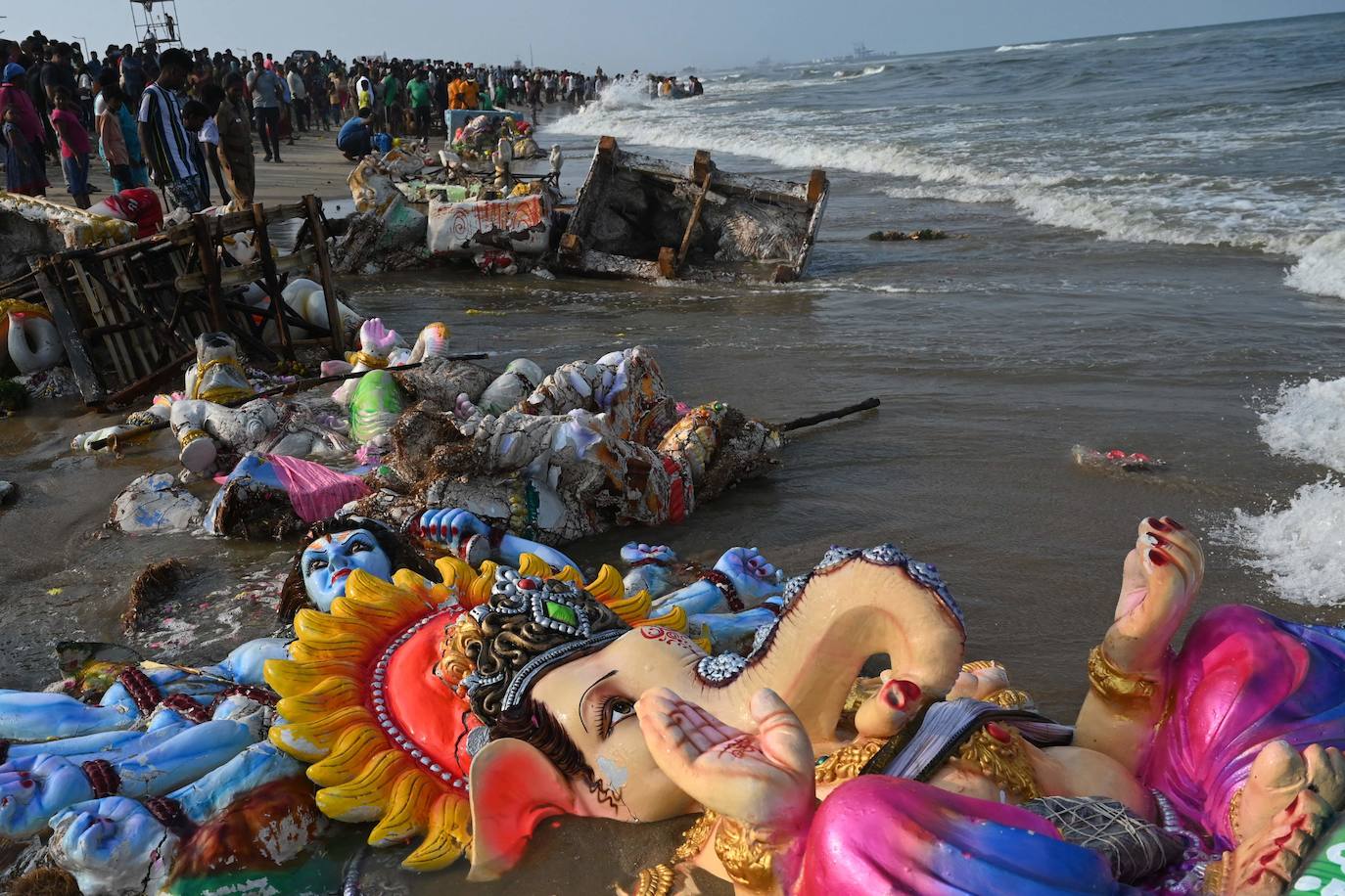 Fotos: ¡Al agua Ganesh!