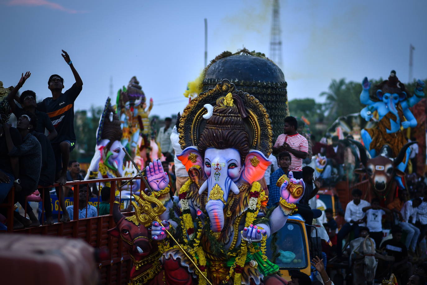 Fotos: ¡Al agua Ganesh!