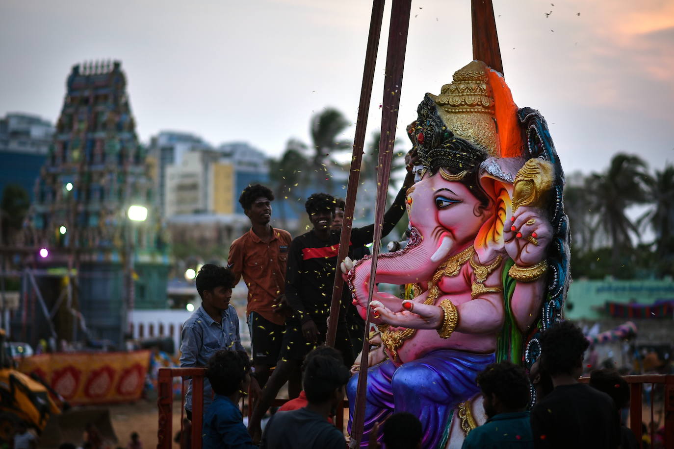 Fotos: ¡Al agua Ganesh!