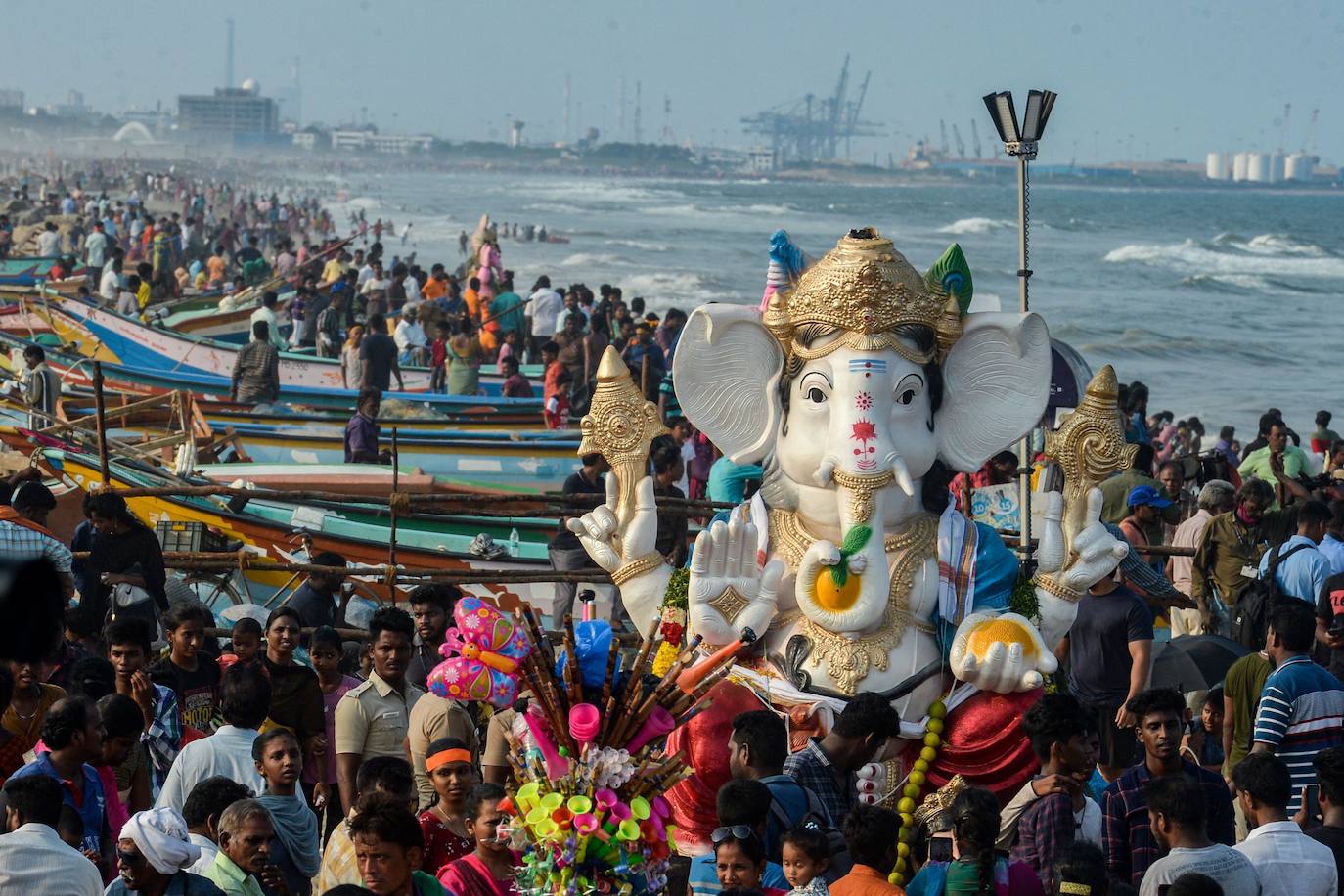 Fotos: ¡Al agua Ganesh!