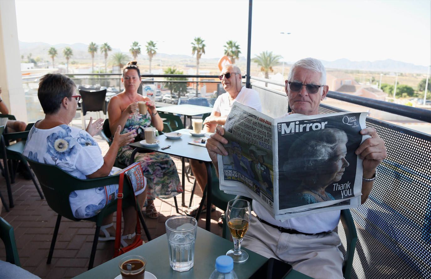 Fotos: Británicos afincados en la Región de Murcia: «Isabel II sirvió a su pueblo hasta el último momento»