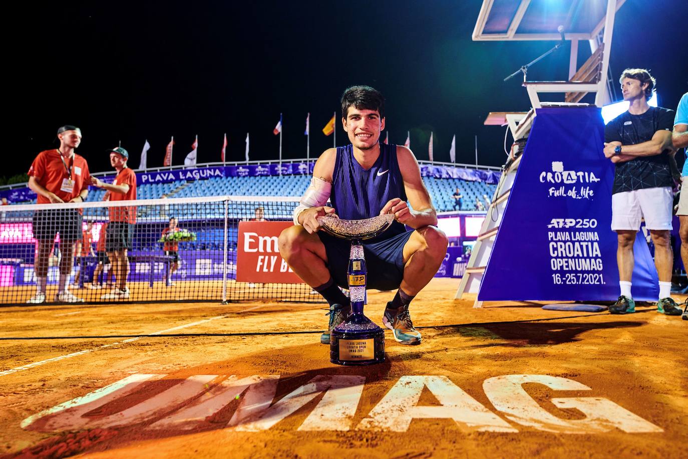 Con 18 años y dos meses, Carlos Alcaraz estrenó su palmarés en julio de 2021, en el ATP 250 de Umag. En la final se impuso al veterano Richard Gasquet, que casi le doblaba en edad.