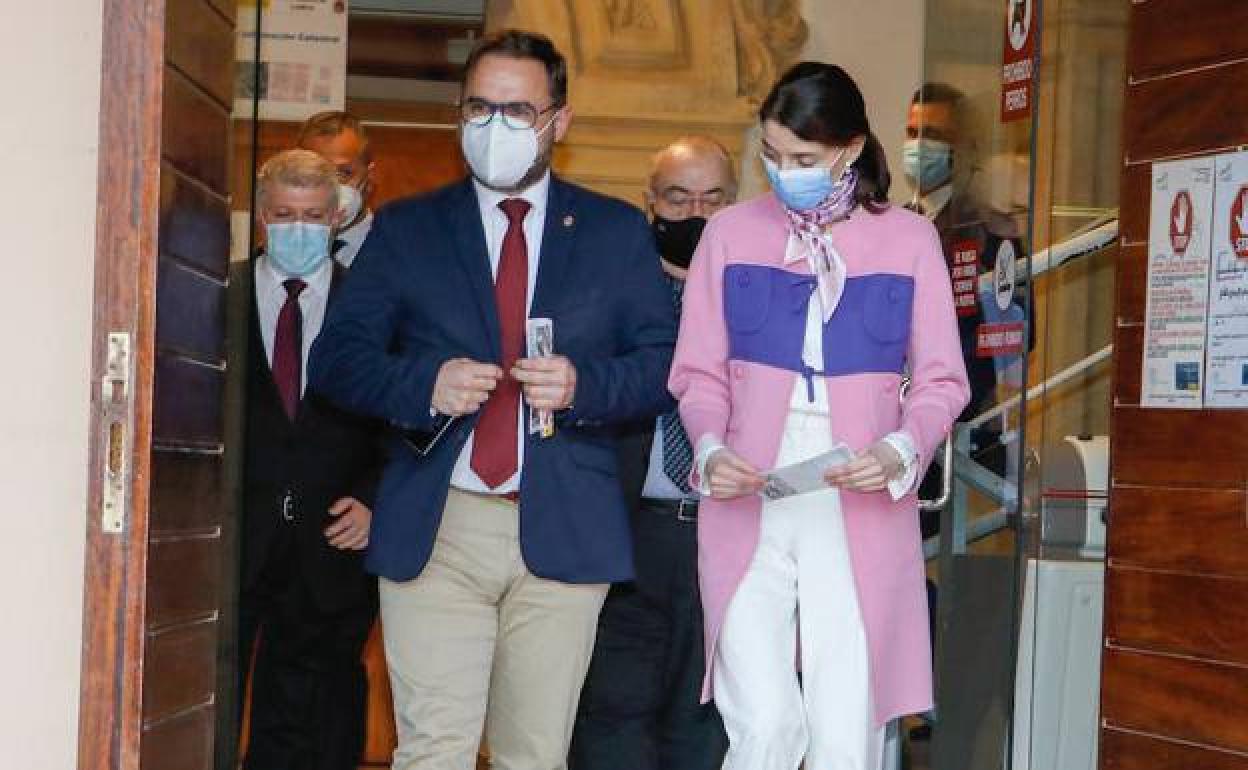 Pilar Llop, junto a Diego José Mateos, durante su visita a Lorca el pasado mes de febrero.