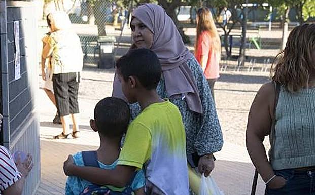 Alumnos y madres del San Cristóbal de El Bohío, en Cartagena.