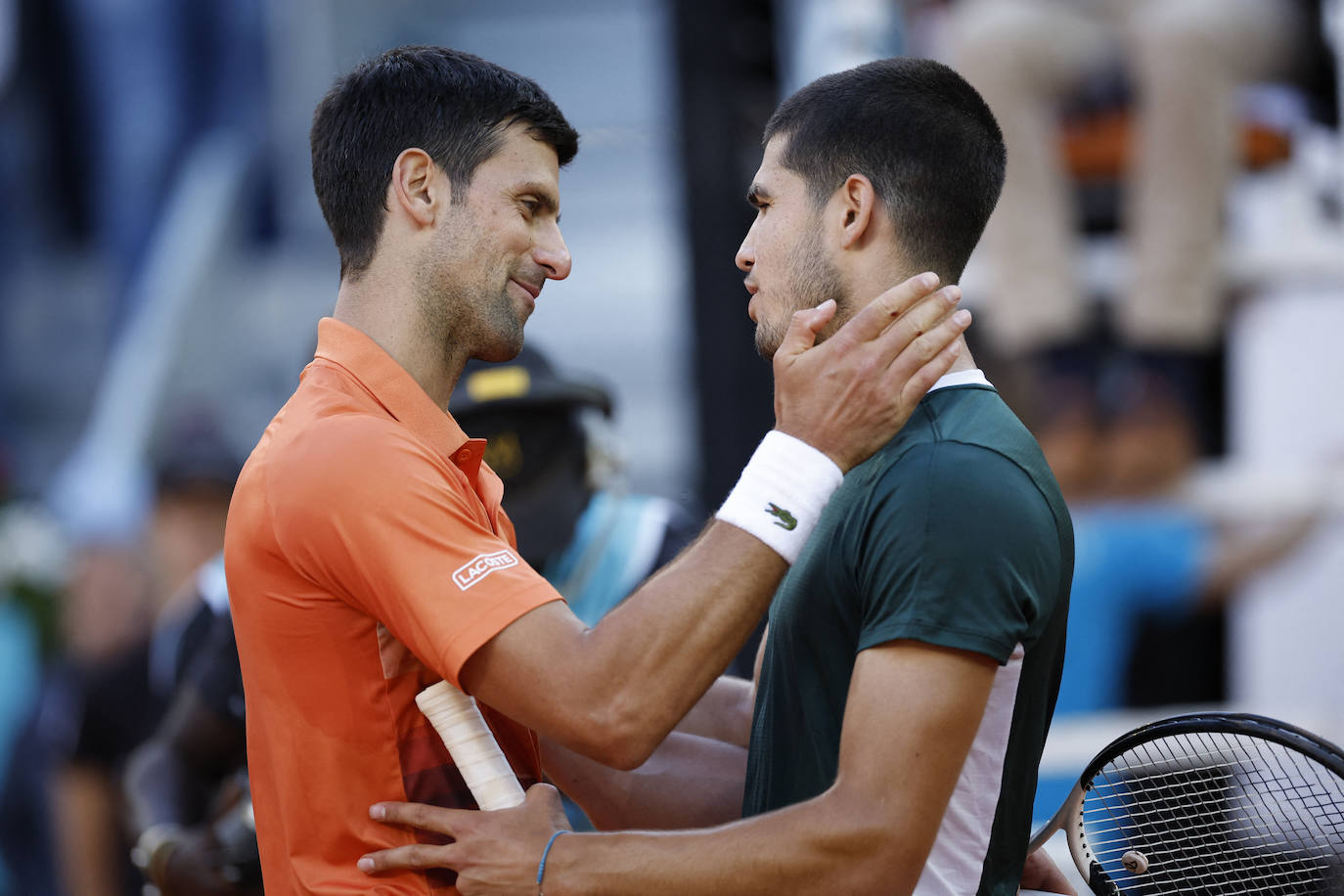 En semifinales, Alcaraz siguió empeñado en acelerar el cambio generacional y tumbó a Novak Djokovic en un encuentro memorable. Ningún tenista había superado a las dos leyendas en días consecutvios.