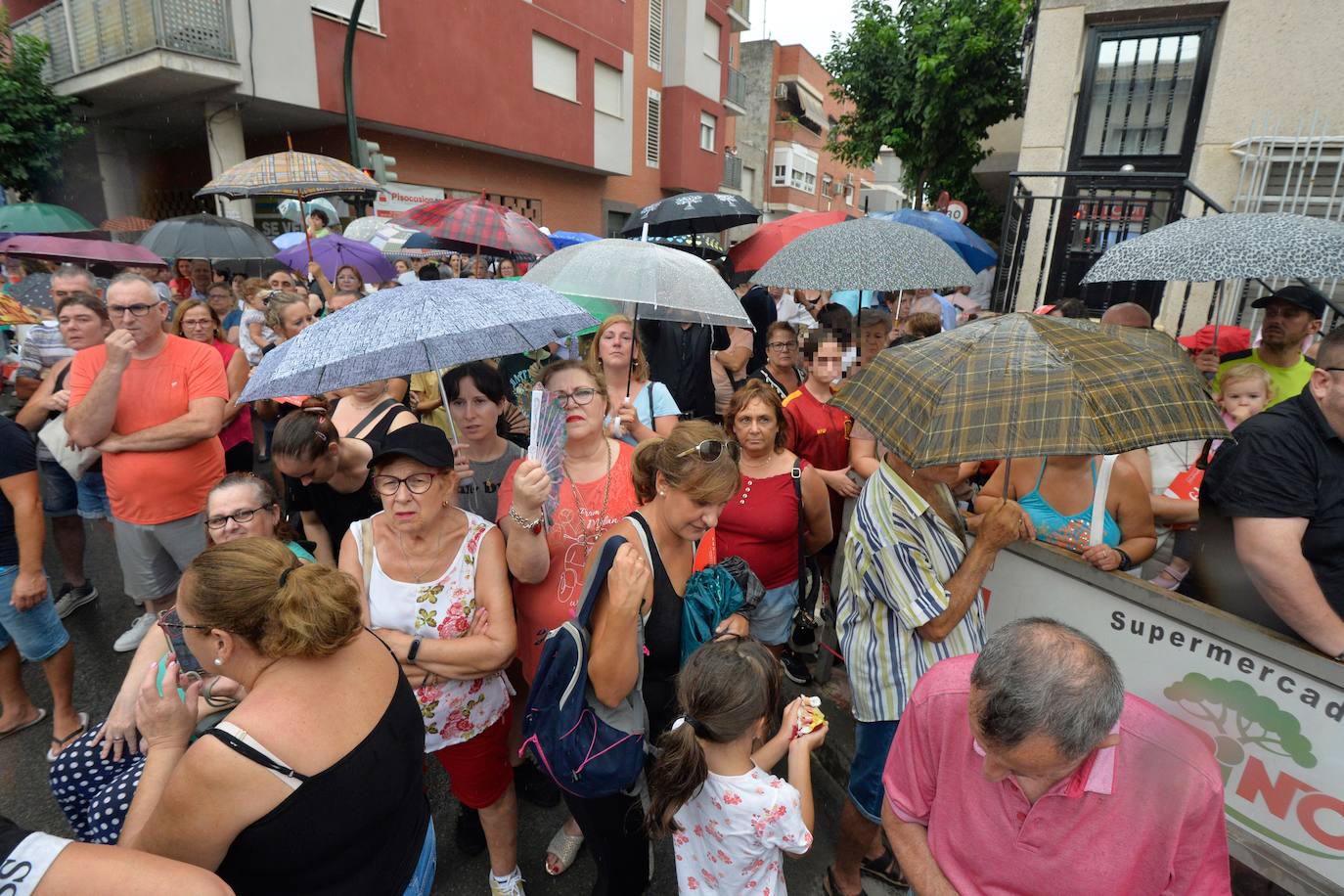 Miles de romeros acompañan a la Virgen de la Fuensanta de vuelta a su Santuario. 