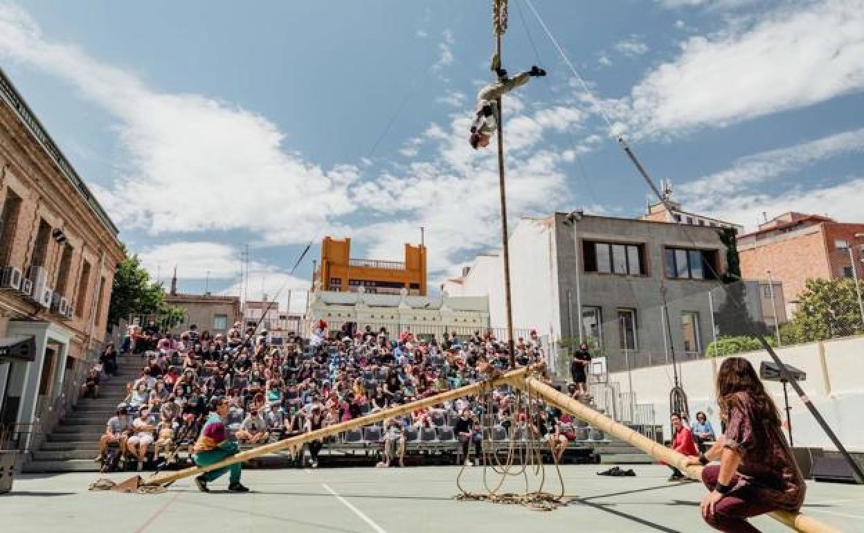 Un espectáculo de circo contemporáneo de calle.