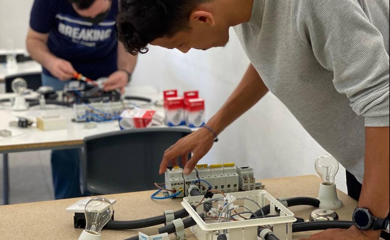 Imagen de archivo de alumnos en un programa Mixto de Empleo-Formación celebrado en Torre Pacheco. 