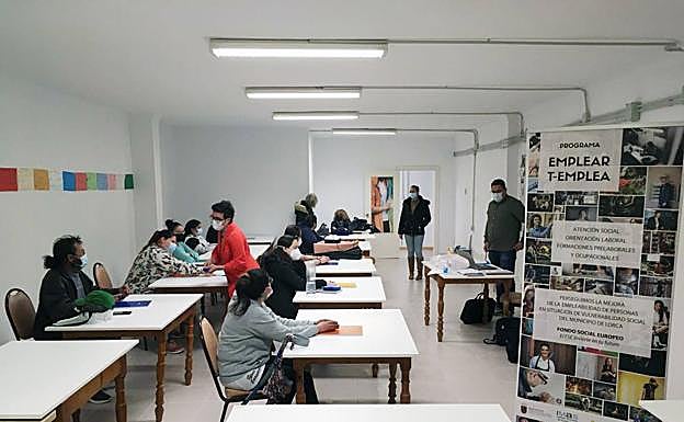 Más de 60 lorquinos finalizan con éxito un programa de empleo