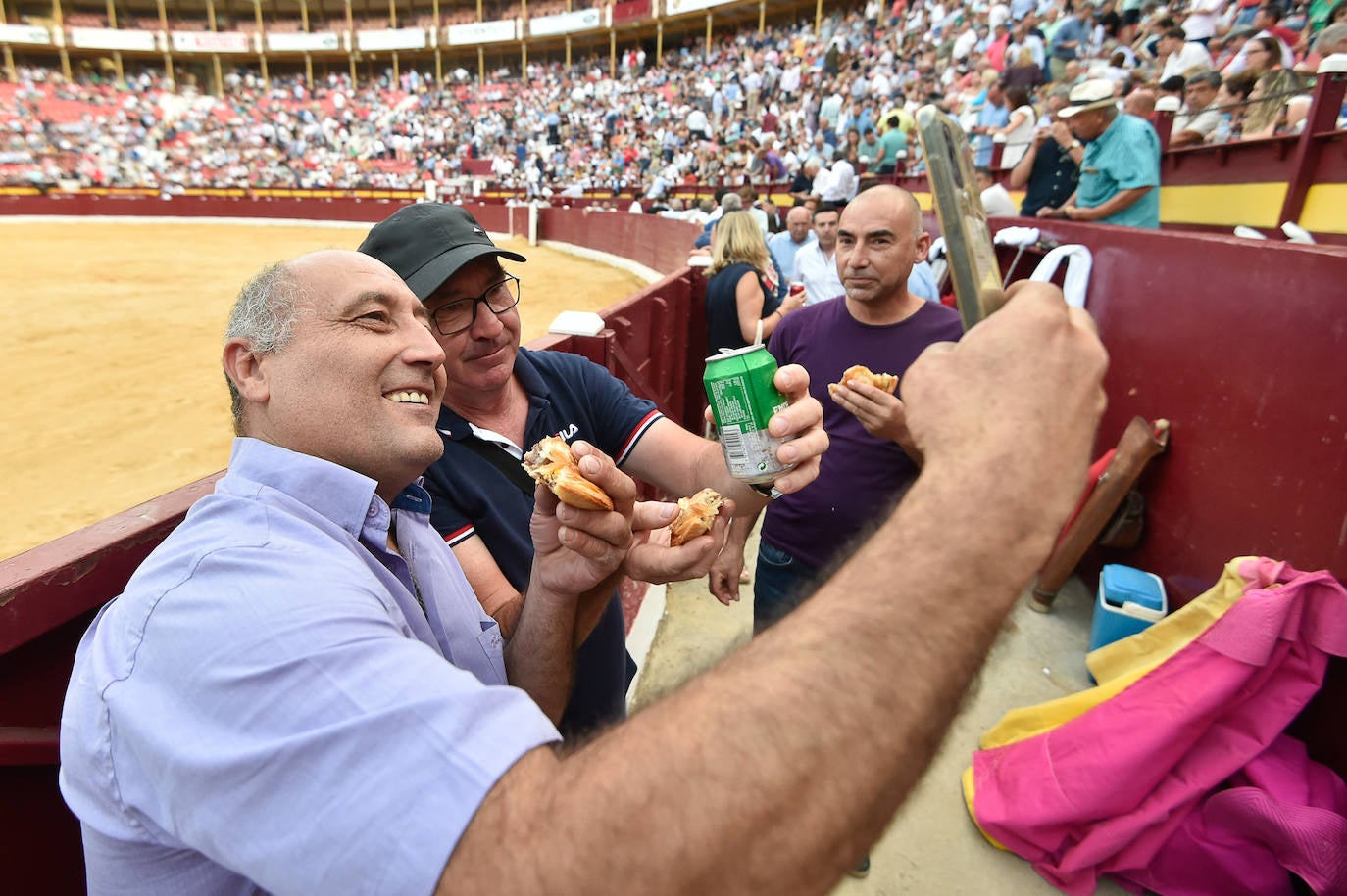 Fotos: Ambiente festivo en los tendidos de La Condomina