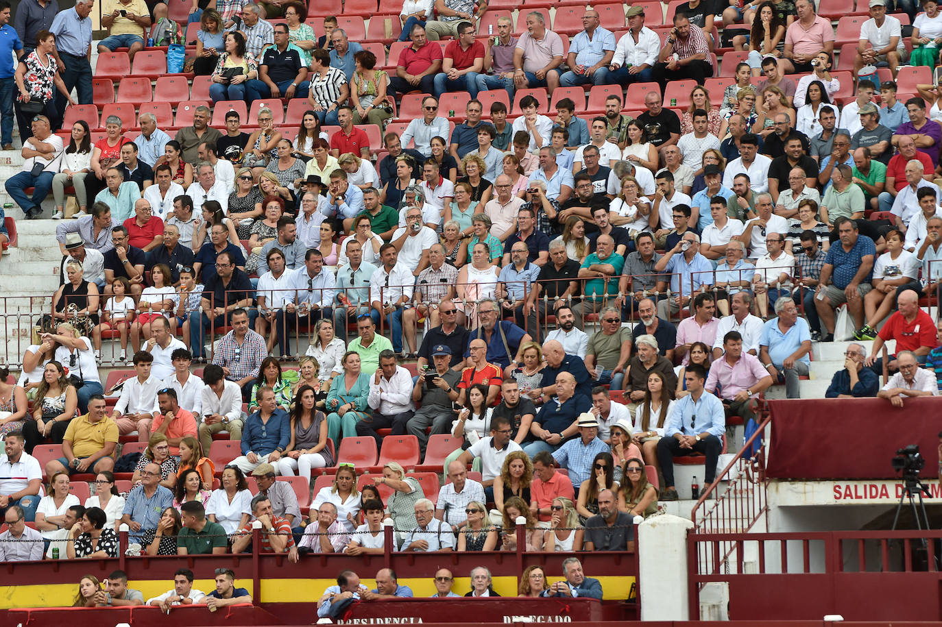 Fotos: Ambiente festivo en los tendidos de La Condomina