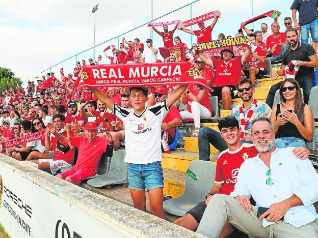 Aficionados de Murcia en el partido entre su equipo y el Intercity.