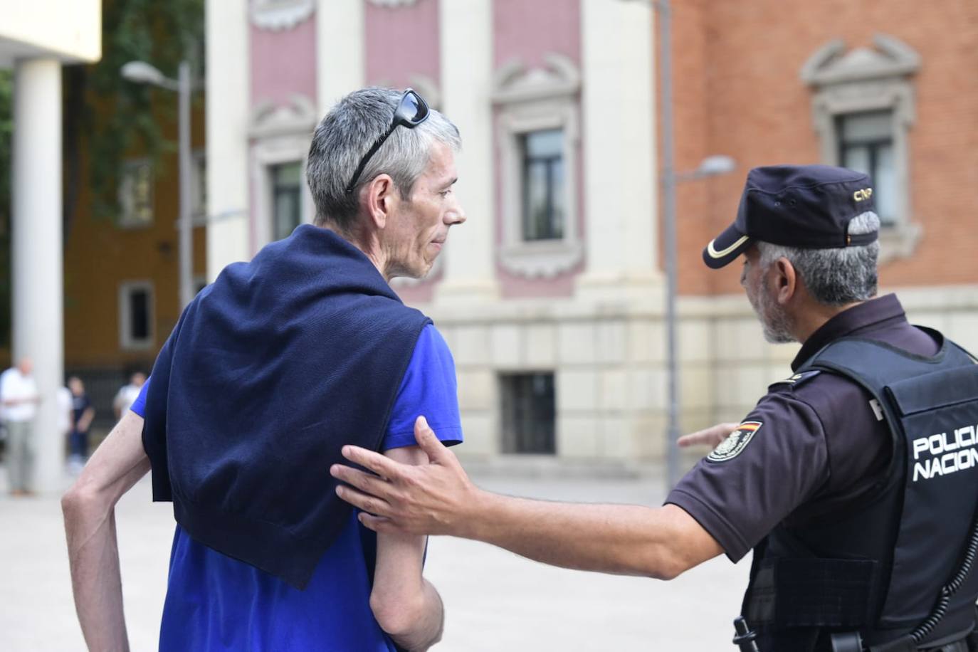 Fotos: Protesta estudiantil contra la conferencia de Macarena Olona en la Universidad de Murcia