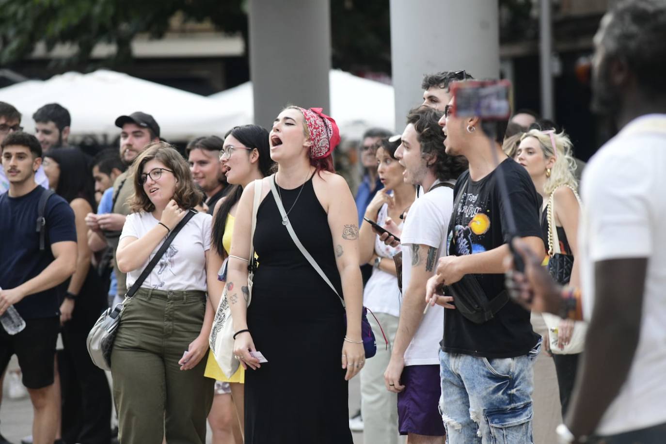 Fotos: Protesta estudiantil contra la conferencia de Macarena Olona en la Universidad de Murcia