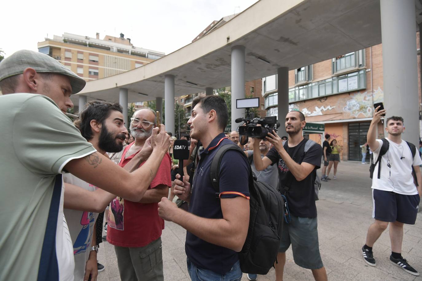 Fotos: Protesta estudiantil contra la conferencia de Macarena Olona en la Universidad de Murcia