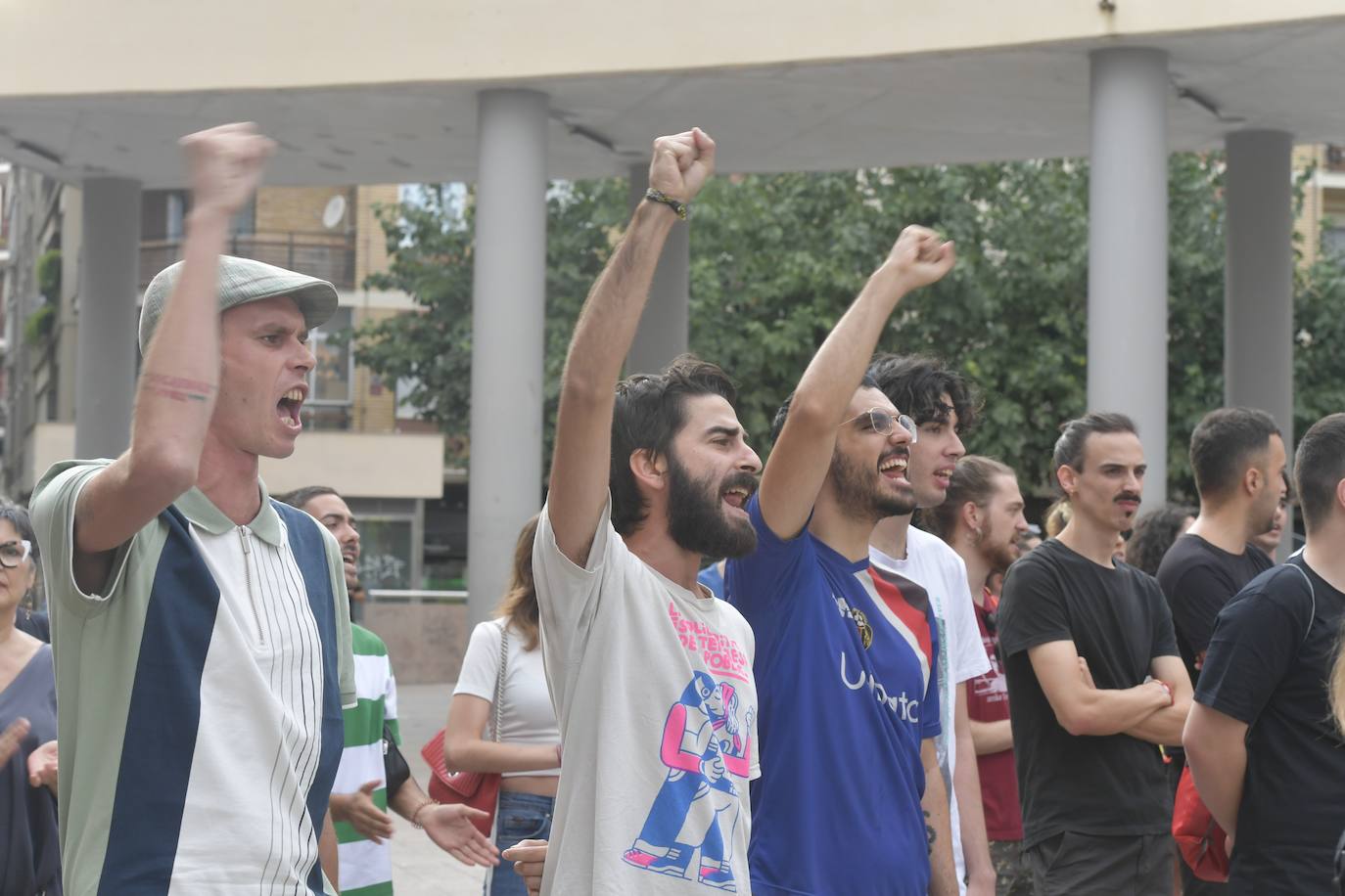 Fotos: Protesta estudiantil contra la conferencia de Macarena Olona en la Universidad de Murcia