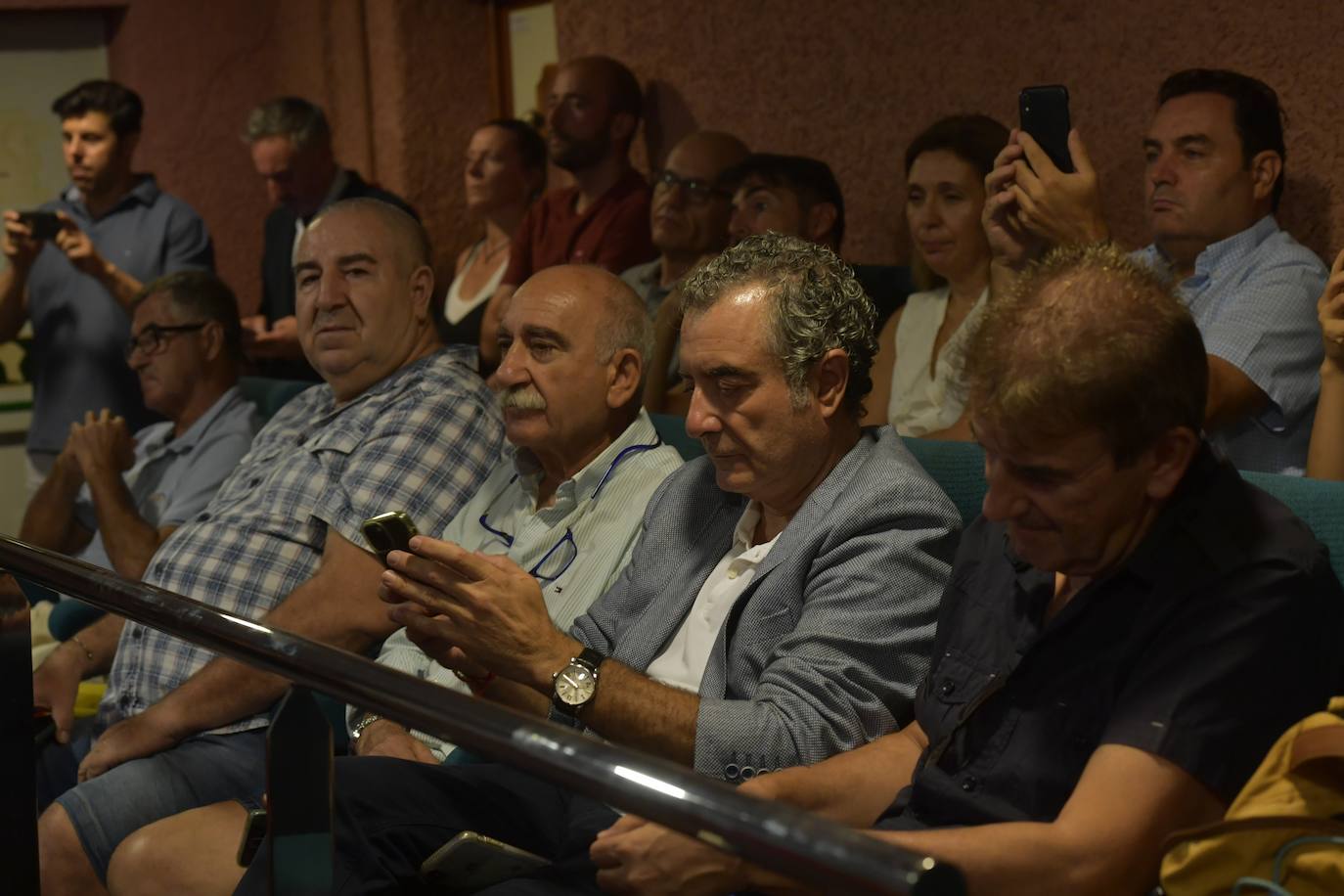 Fotos: Protesta estudiantil contra la conferencia de Macarena Olona en la Universidad de Murcia