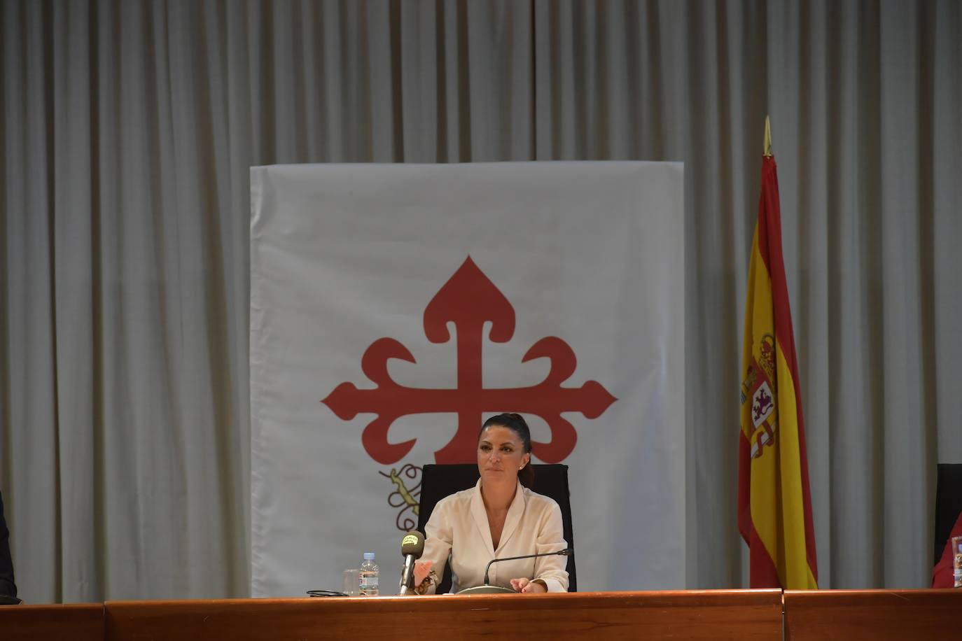 Fotos: Protesta estudiantil contra la conferencia de Macarena Olona en la Universidad de Murcia