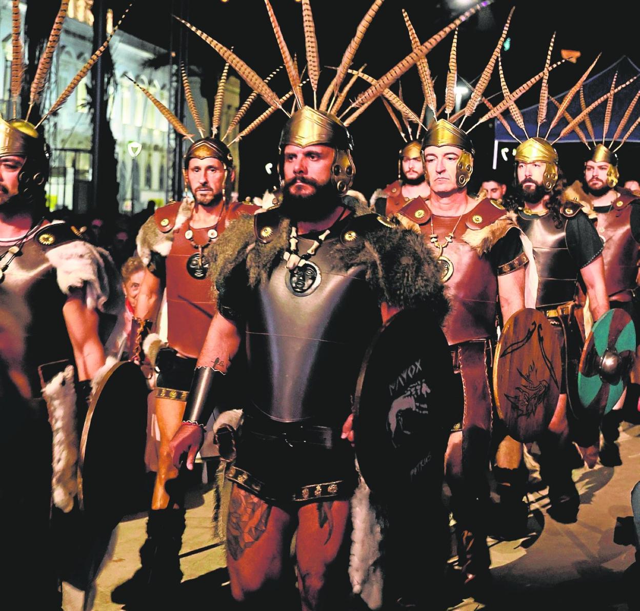 Guerreros en marcha camino de la contratación de mercenarios. 