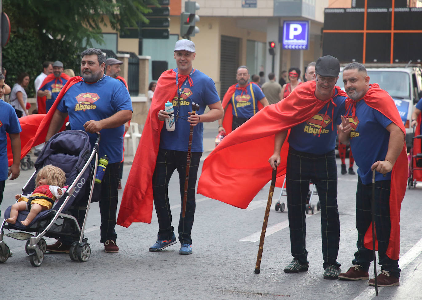 Fotos: Los superhéroes toman Cabezo de Torres en el Medio Año Carnavalero