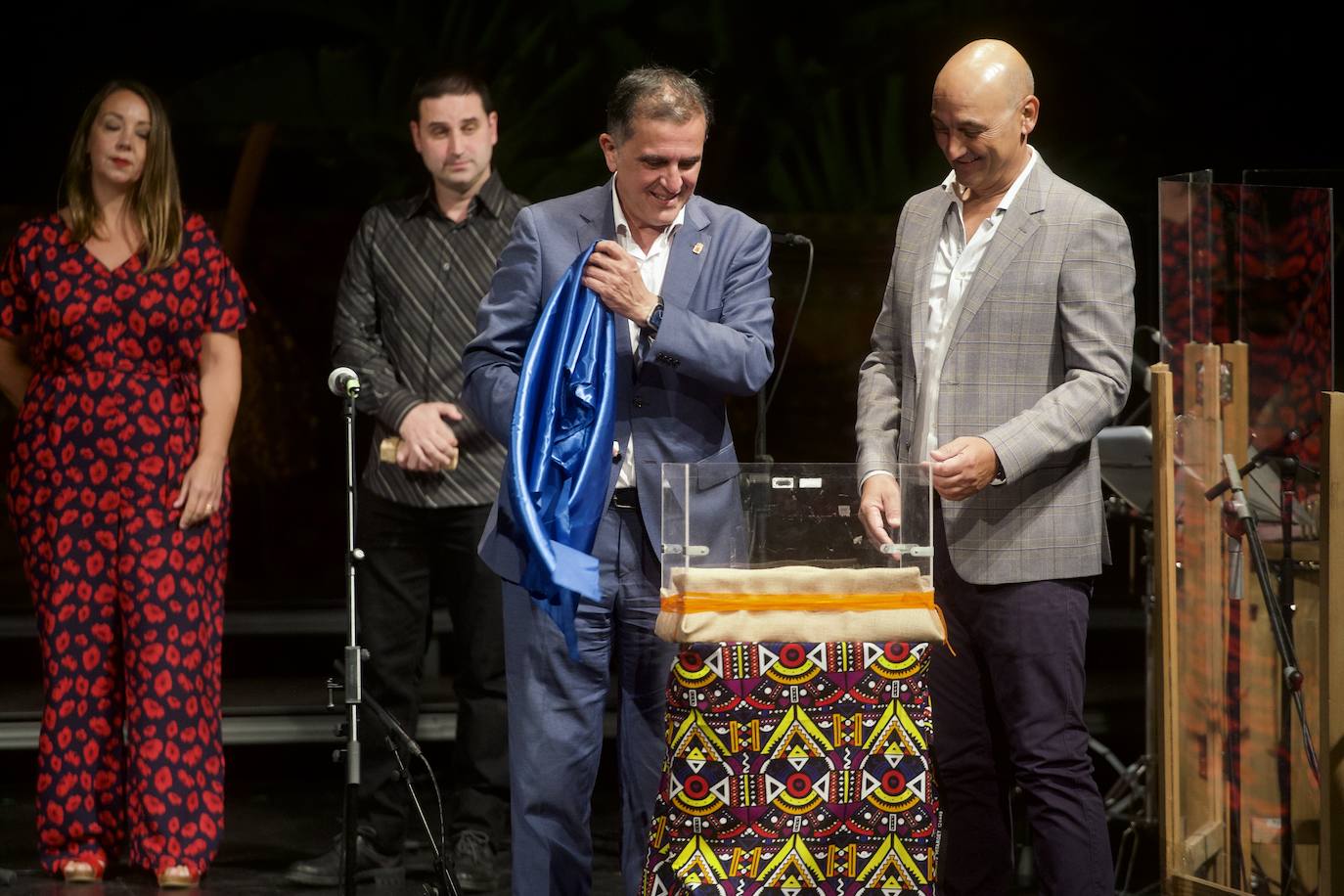 Fotos: El Romea se llena para ayudar a Azul en Acción a sanar los ojos de Senegal