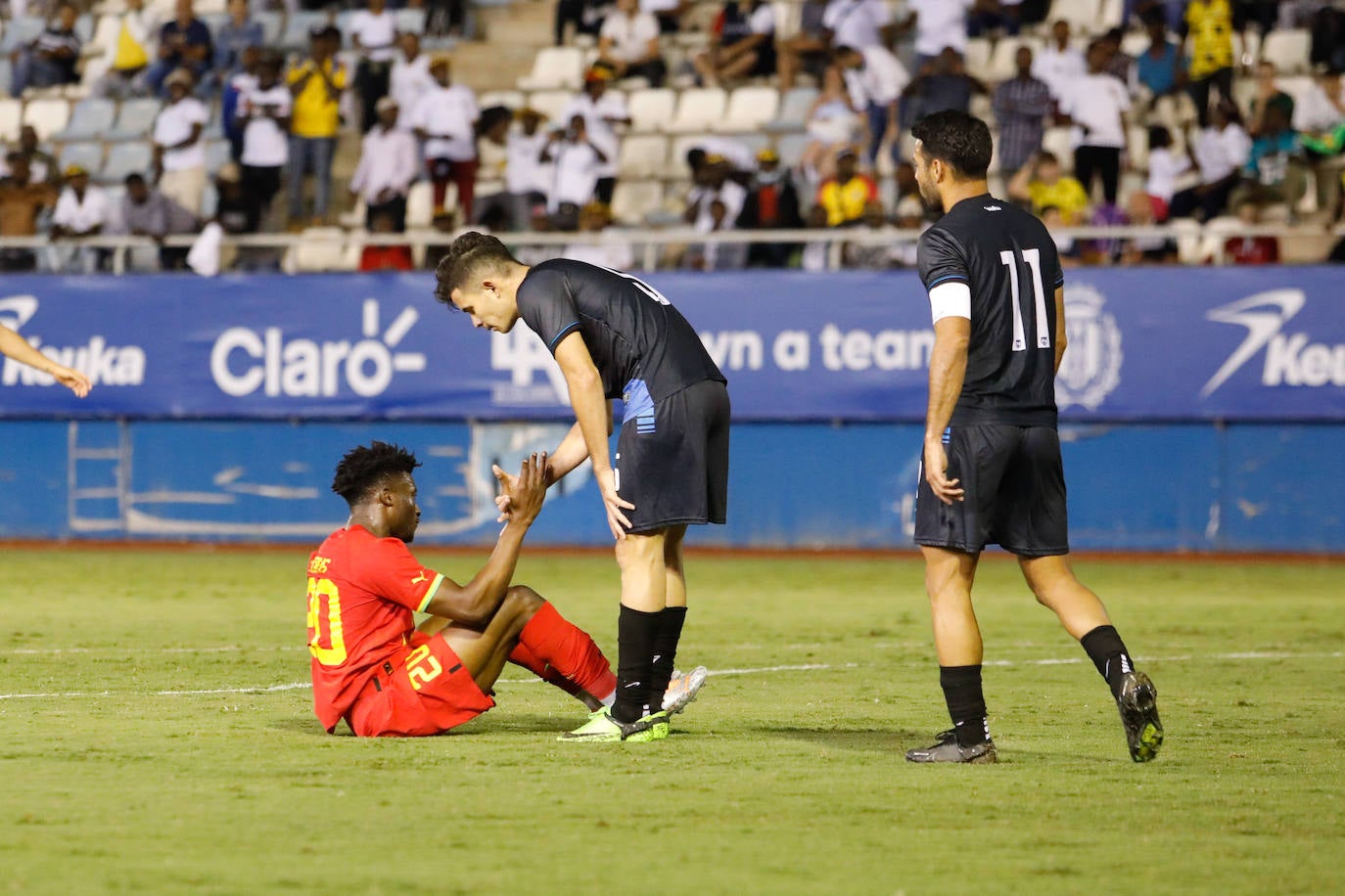 Fotos: Más de 3.000 personas disfrutan con el triunfo de Ghana sobre Nicaragua en Lorca